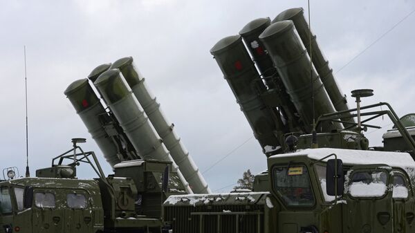 The launchers of the S-400 air defense missile system which entered service in the Aerospace Forces air defense formation in the Moscow Region. (File) - Sputnik Mundo