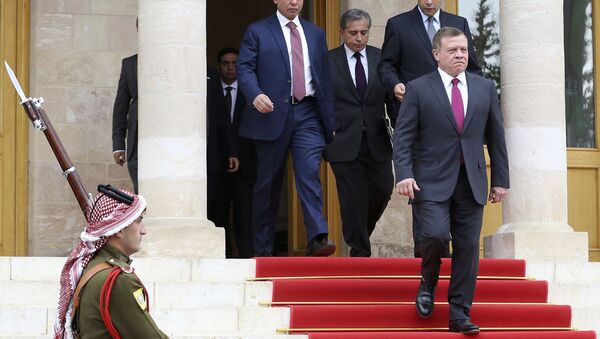 El rey de Jordania, Abdalá II, sale del Palacio Real en Amman, Jordania - Sputnik Mundo