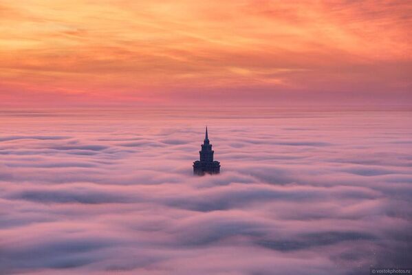 Moscú bajo de las nubes - Sputnik Mundo