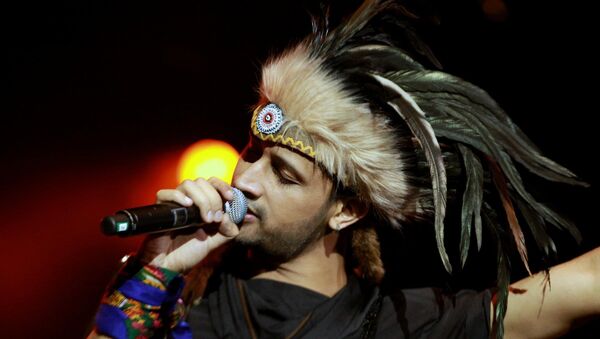 El popular músico pakistaní Atif Aislam - Sputnik Mundo