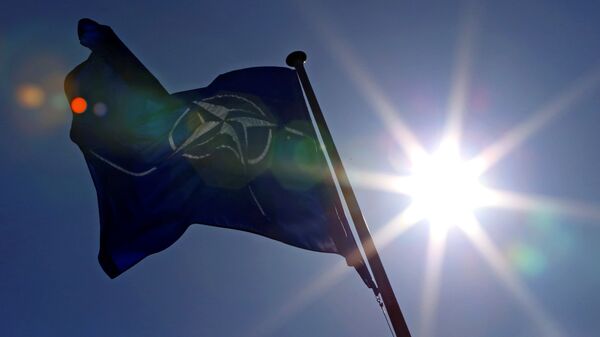 La bandera la OTAN - Sputnik Mundo