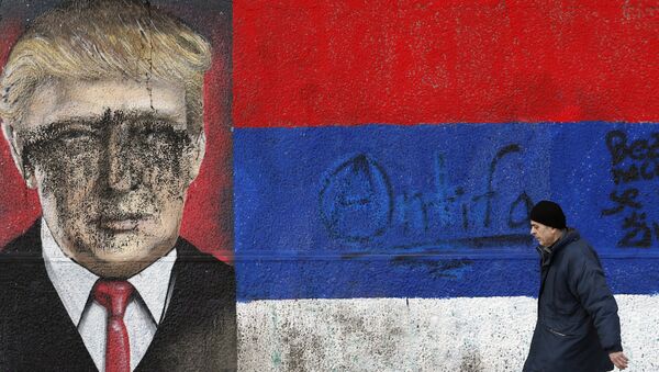 Un grafiti de Trump en Serbia - Sputnik Mundo