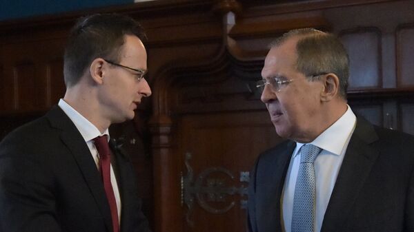 Serguéi Lavrov, canciller de Rusia, durante la reunión con su homólogo húngaro, Péter Szijjarto - Sputnik Mundo