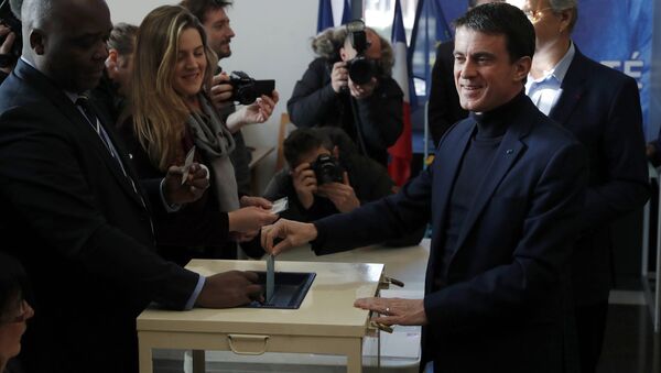 Manuel Valls durante las primarias en Francia - Sputnik Mundo