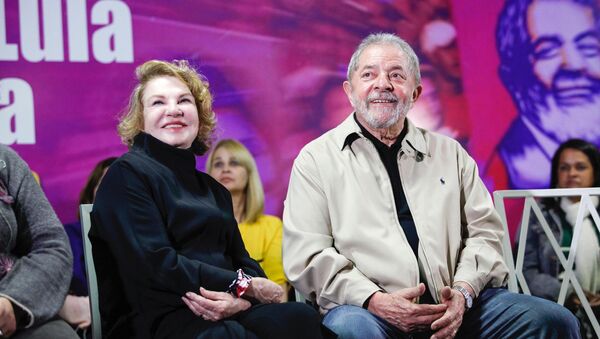 Ex presidente brasileño Luiz Inácio Lula da Silva con su esposa  Marisa Letícia - Sputnik Mundo