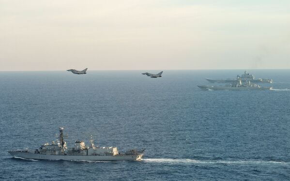 Buques y aviones de la OTAN escoltan a la agrupación de portaviones rusos en su vuelta desde Siria - Sputnik Mundo