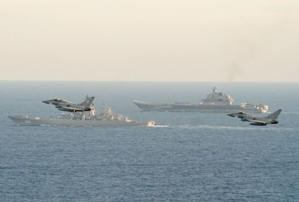 Buques y aviones de la OTAN escoltan a la agrupación de portaviones rusos en su vuelta desde Siria - Sputnik Mundo