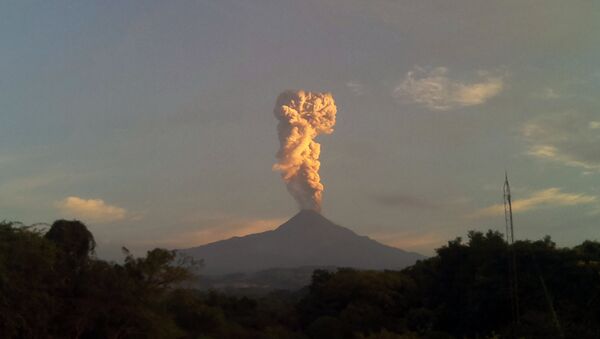 Volcán mexicano de Colima (archivo) - Sputnik Mundo