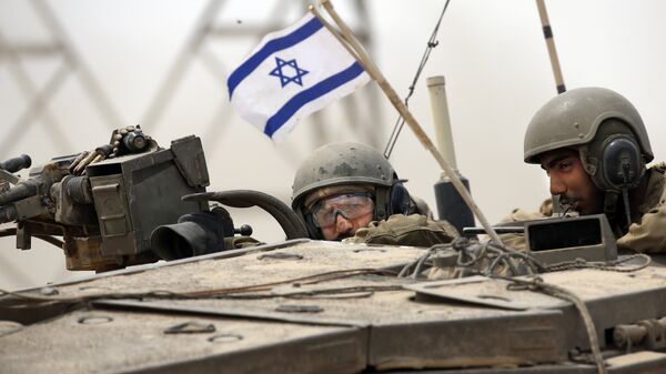 Soldados del Ejército israelí en un tanque (archivo) - Sputnik Mundo
