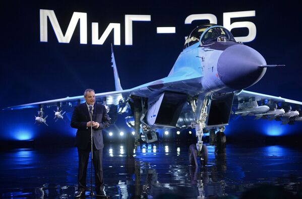 Discurso del vicepresidente del Gobierno de Rusia, Dmitri Rogozin, durante la presentación del nuevo caza MiG-35 - Sputnik Mundo