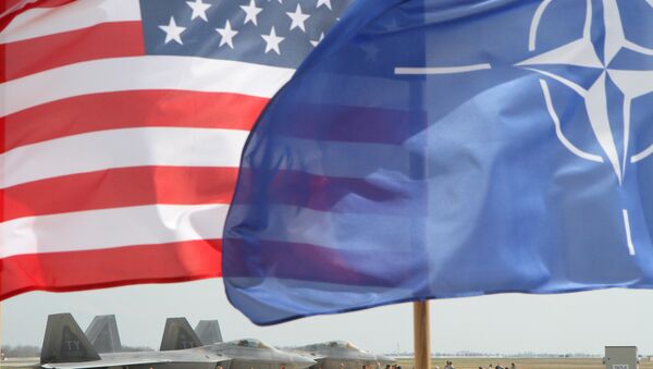Las banderas de EEUU y OTAN - Sputnik Mundo