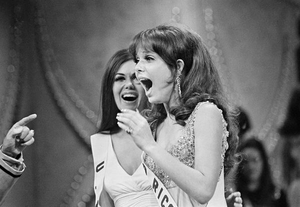 Bellas para todos los tiempos: las coronadas en la historia de Miss Universo - Sputnik Mundo