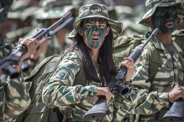 El grandioso desfile militar en Caracas, al detalle - Sputnik Mundo