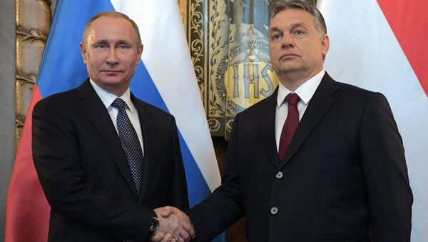 El presidente ruso Vladímir Putin durante su visita de trabajo a Hungría - Sputnik Mundo