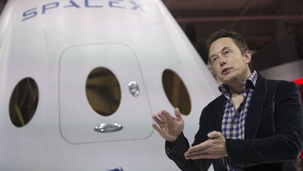 SpaceX CEO Elon Musk speaks after unveiling the Dragon V2 spacecraft in Hawthorne, California, US on May 29, 2014. - Sputnik Mundo