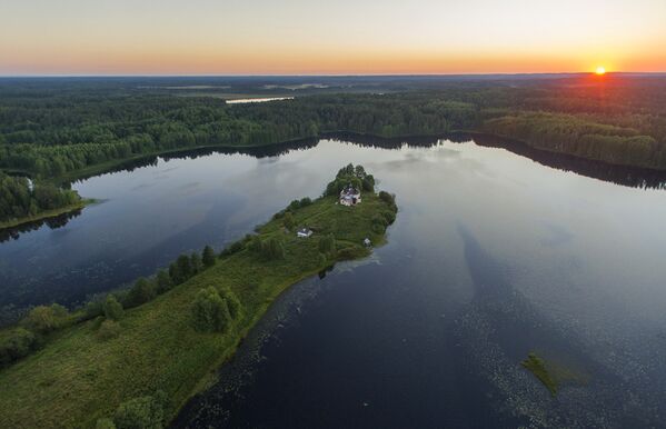 El parque nacional Kenozyorski cuenta con un pintoresco sistema de lagos. - Sputnik Mundo