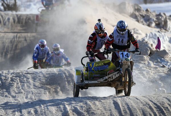 Deporte a la rusa: motocross sobre nieve - Sputnik Mundo