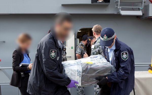 Policía australiana intercepta el mayor alijo de cocaína en la historia del país - Sputnik Mundo