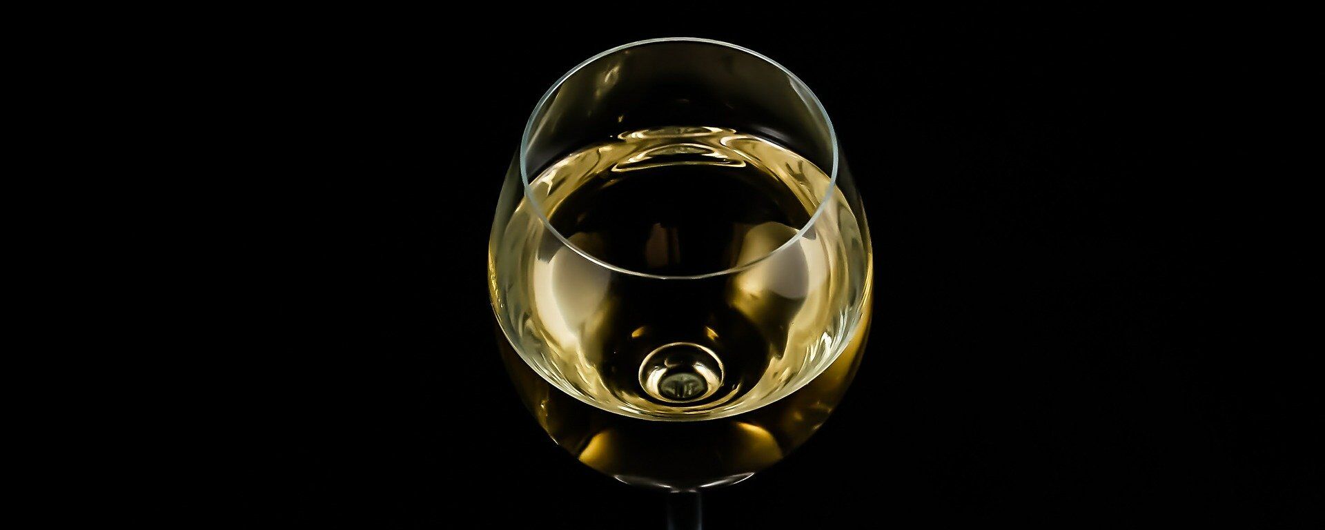 Una copa de vino blanco (imagen referencial) - Sputnik Mundo, 1920, 19.05.2021
