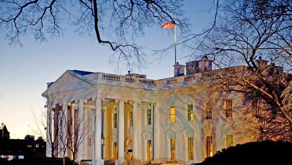 The day breaks behind the White House in Washington,DC - Sputnik Mundo