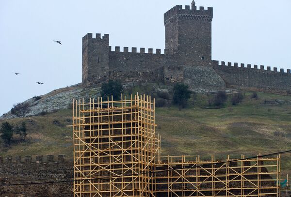 La reconstrucción de la fortaleza Genovesa en Crimea - Sputnik Mundo