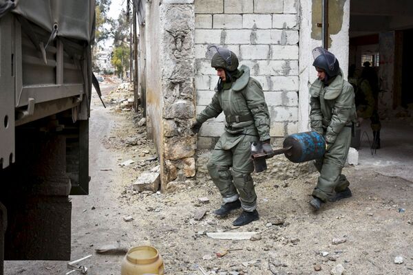 El desminado de los barrios residenciales de Alepo - Sputnik Mundo