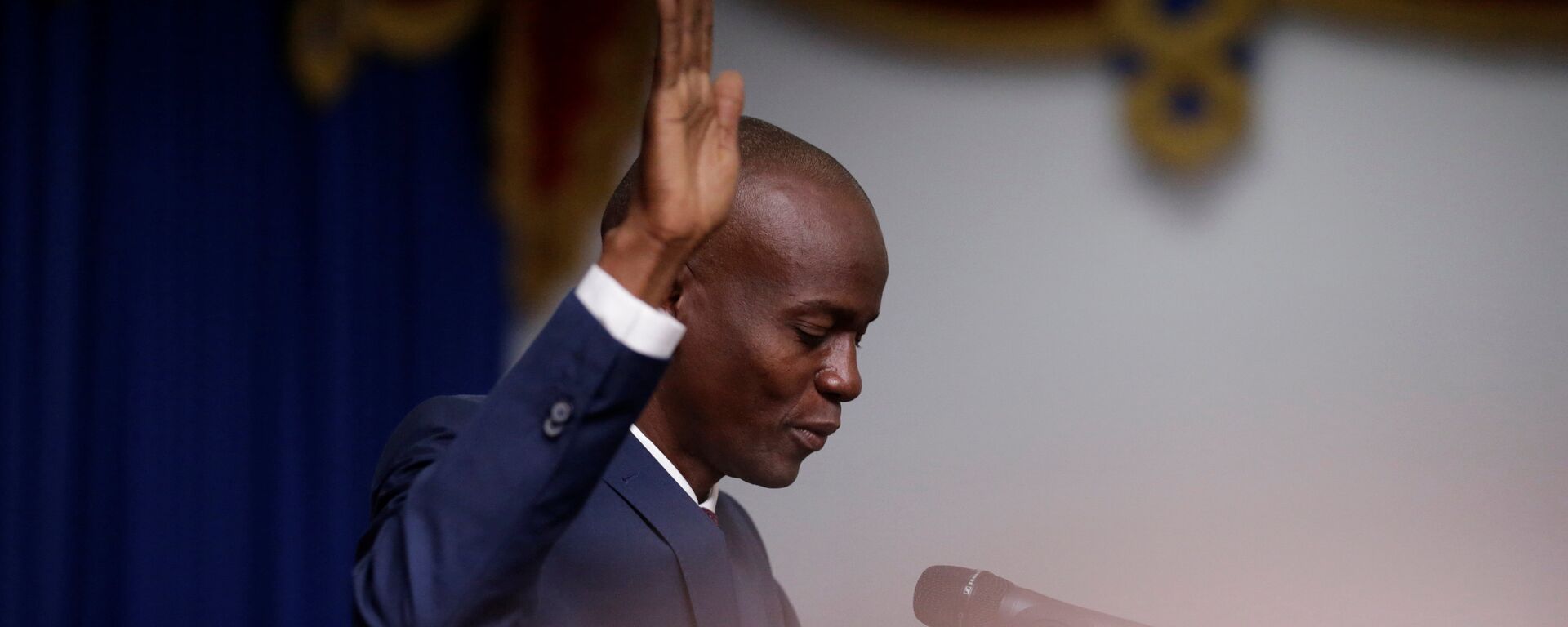 Haitian President Jovenel Moise takes the oath of office during his inauguration in Port-au-Prince, Haiti February 7, 2017 - Sputnik Mundo, 1920, 24.09.2019