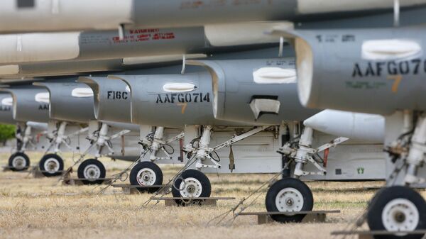 Aviones F-16 Fighting Falcons en el 309º Grupo de Mantenimiento y Recuperación Aeroespacial, Arizona, EEUU - Sputnik Mundo