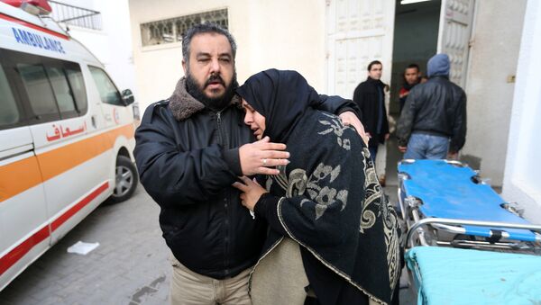 Familiares de una de las víctimas de bombardeo en la Franja de Gaza - Sputnik Mundo