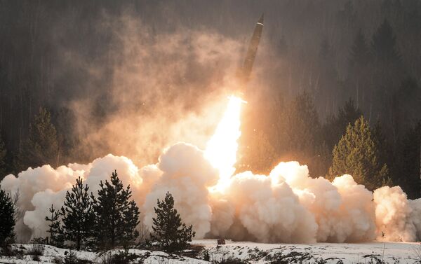 Lanzamiento de un misil ruso Tochka-U - Sputnik Mundo