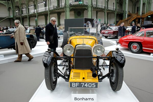 La elegancia siempre está de moda: autos clásicos en subasta en París - Sputnik Mundo