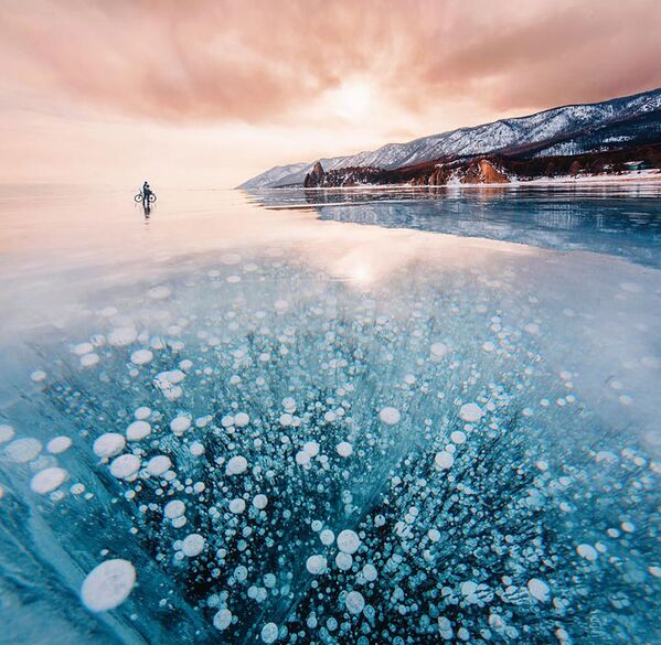 El hielo se apodera del lago Baikal - Sputnik Mundo