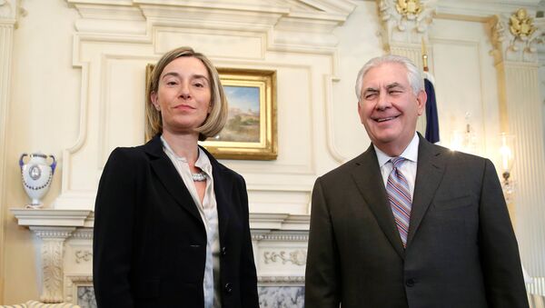 Federica Mogherini, alta representante de la UE para Asuntos Exteriores, y Rex Tillerson, secretario de Estado de EEUU - Sputnik Mundo