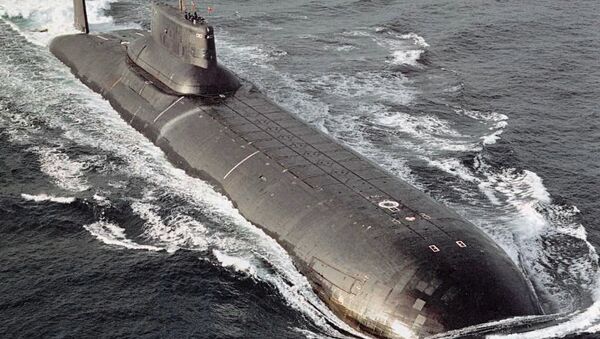 Un submarino de la clase Akula en el mar - Sputnik Mundo