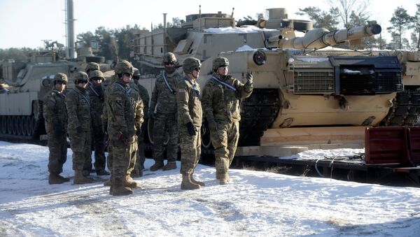 Tanques estadounidenses M1 Abrams llegan a Letonia - Sputnik Mundo