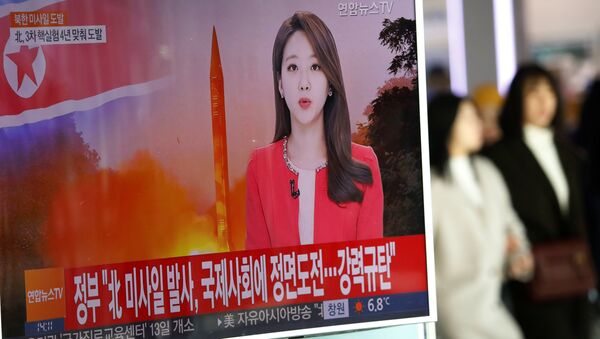 Noticias surcoreanas informan sobre un ensayo de un misil balístico norcoreano (archivo) - Sputnik Mundo