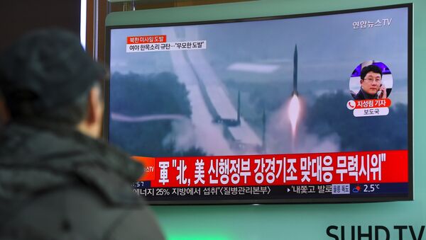 La transmisión del lanzamiento del misil balístico en Corea del Norte - Sputnik Mundo
