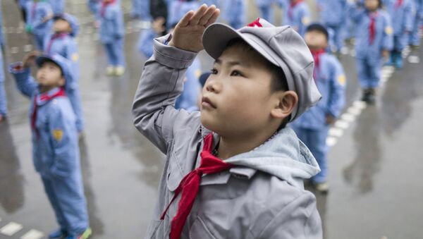 Así moldean a los pequeños soldados del Ejército Rojo en China - Sputnik Mundo
