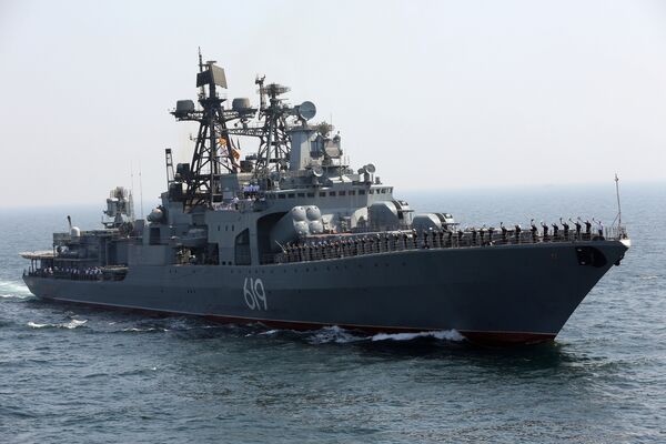 Rusia estuvo representada por el destructor Severomorsk de la Flota Rusa del Norte (en la foto), que seguirá viaje hasta el océano Índico. - Sputnik Mundo