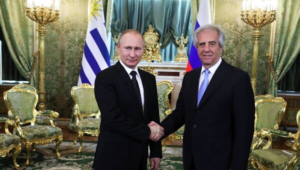 Vladímir Putin y Tabaré Vázquez en Moscú, 15 de febrero de 2017 - Sputnik Mundo