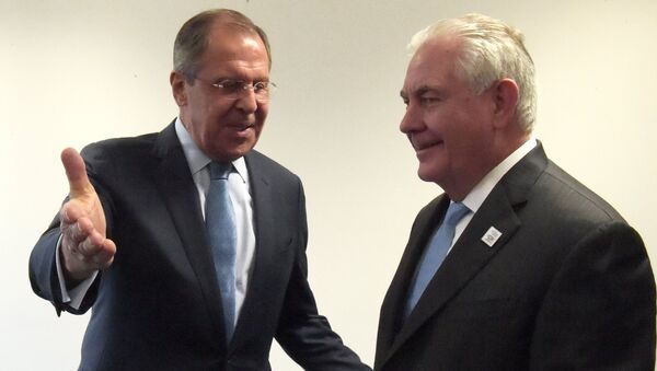 Canciller de Rusia, Serguéi Lavrov, y secretario de Estado de EEUU, Rex Tillerson (archivo) - Sputnik Mundo