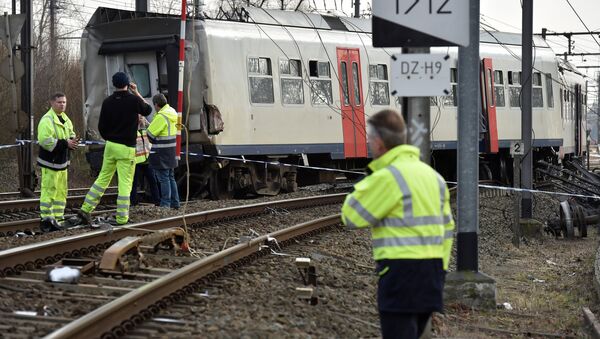 Un tren de pasajeros se ha descarrilado en el camino de Leuven a Bruselas en Bélgica - Sputnik Mundo