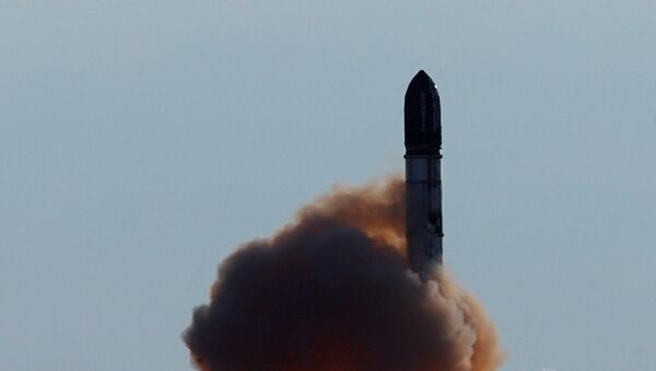 Lanzamiento de misil RS-20 Voevoda - Sputnik Mundo