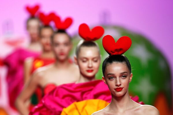 Las propuestas de la semana de la moda en Madrid que te dejarán boquiabierto - Sputnik Mundo