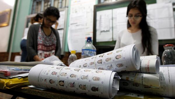Сómputo de votos en las elecciones presidenciales en Ecuador - Sputnik Mundo
