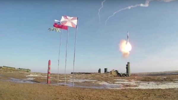 Vídeo: el múltiple lanzamiento de los misiles del S-400 - Sputnik Mundo