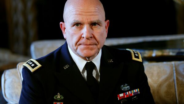 Newly named National Security Adviser Army Lt. Gen. H.R. McMaster listens as U.S. President Donald Trump makes the announcement at his Mar-a-Lago estate in Palm Beach, Florida U.S. February 20, 2017 - Sputnik Mundo
