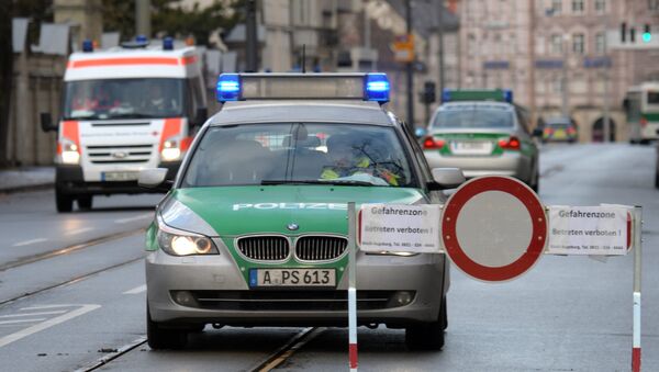 Police cars are seen beside a road block on an empty street in Augsburg, southern Germany - Sputnik Mundo
