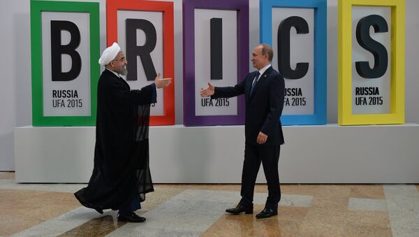 Vladímir Putin recibe al líder iraní en el marco del foro BRICS 2015 celebrado en Ufa, 9 de julio de 2017 - Sputnik Mundo