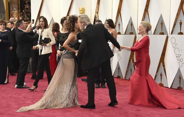 Extravagante y elegante: así fue la alfombra roja de los Oscar 2017 - Sputnik Mundo